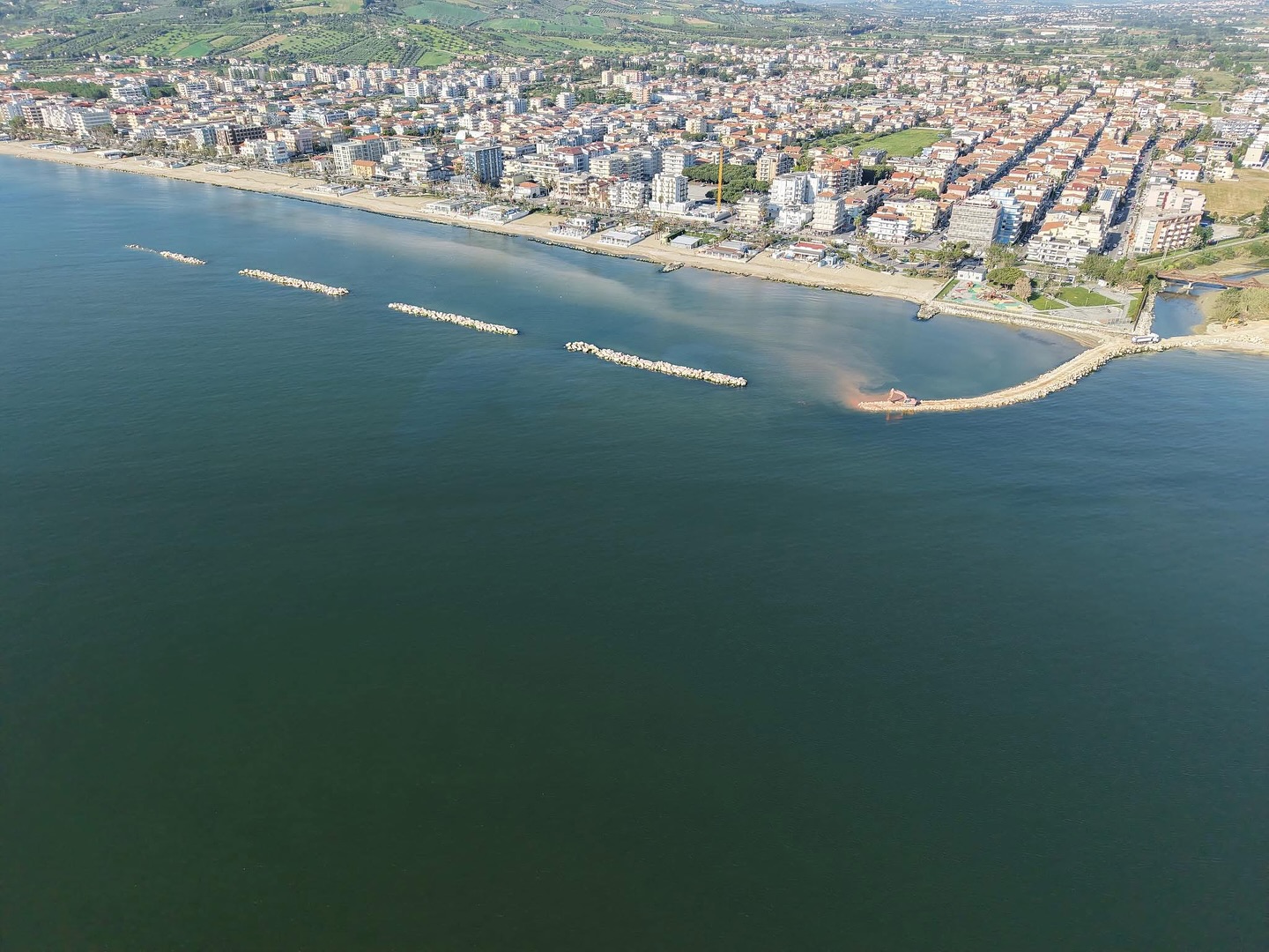 La nuova scogliera nella zona nord di Alba Adriatica